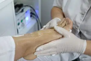 Behandeling: eelt en nagelklachten Verzorging van de voeten tijdens een pedicurebehandeling